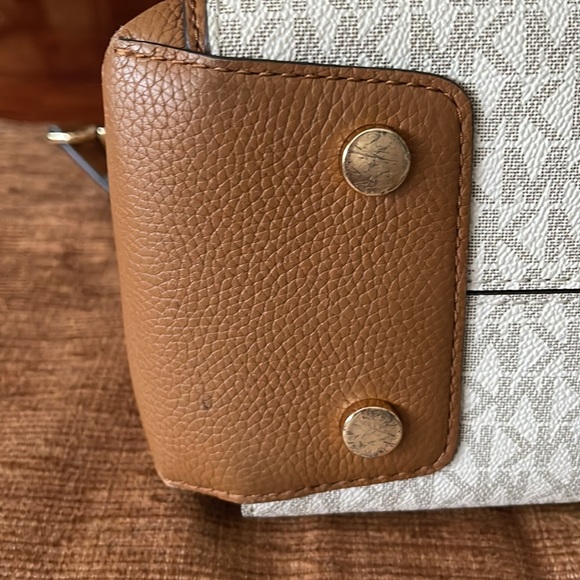 Michael Kors bag 12x10x5 excellent used condition - Picture 7 of 8